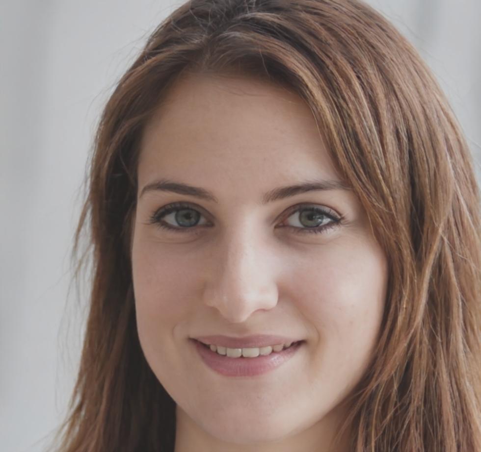 Portrait d'Élodie Marchand, analyste de contenu